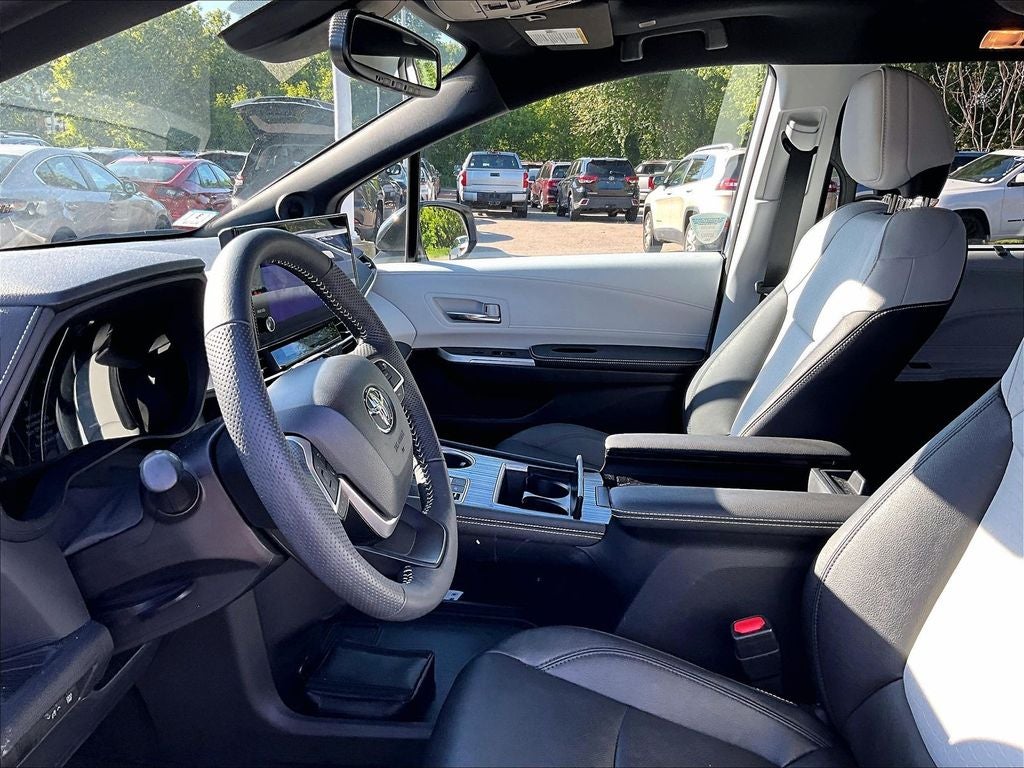 2025 Toyota Sienna XSE 7 Passenger