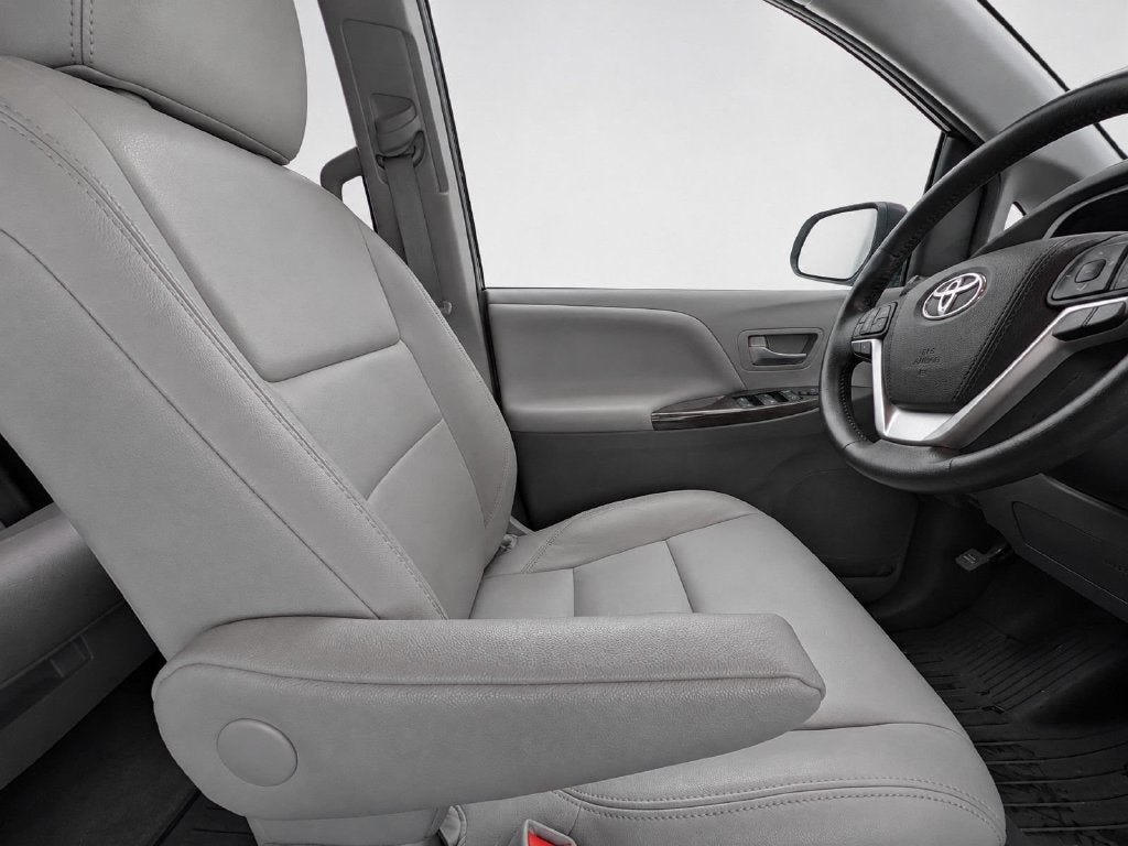 2018 Toyota Sienna XLE 7 Passenger