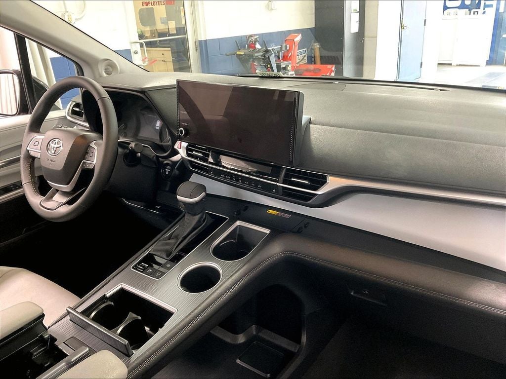 2025 Toyota Sienna XLE 7 Passenger