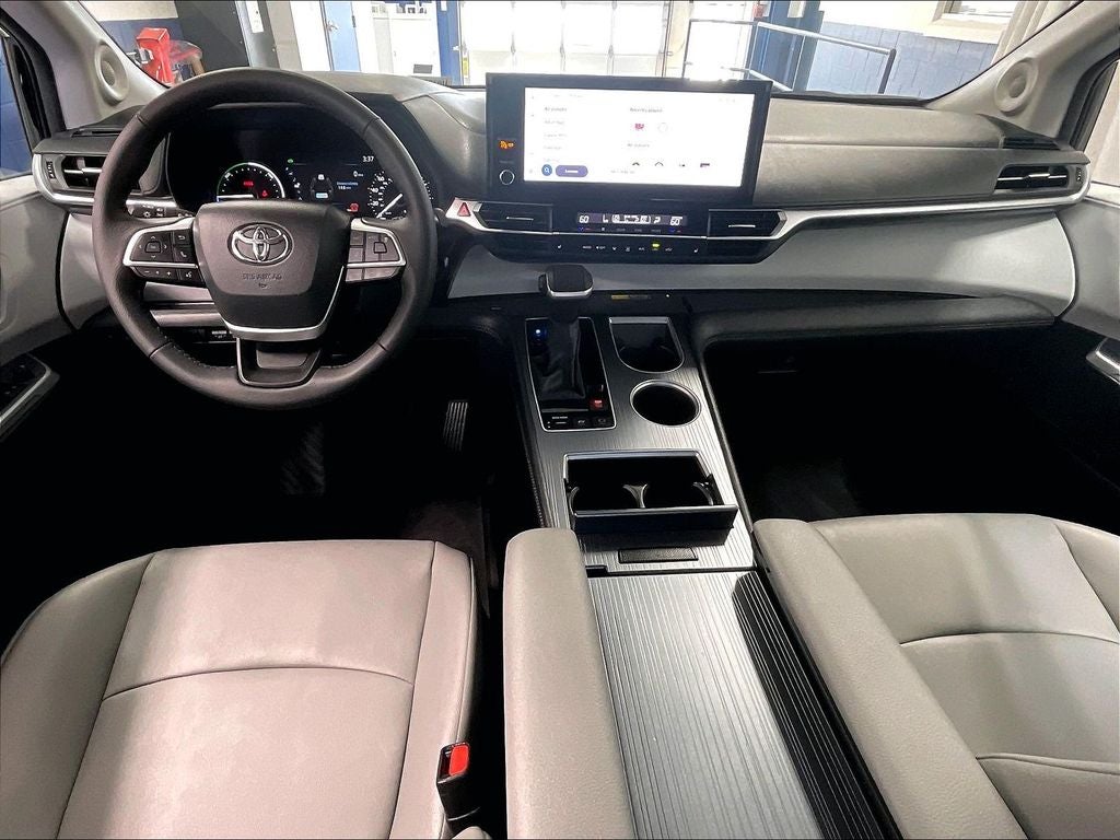 2025 Toyota Sienna XLE 7 Passenger