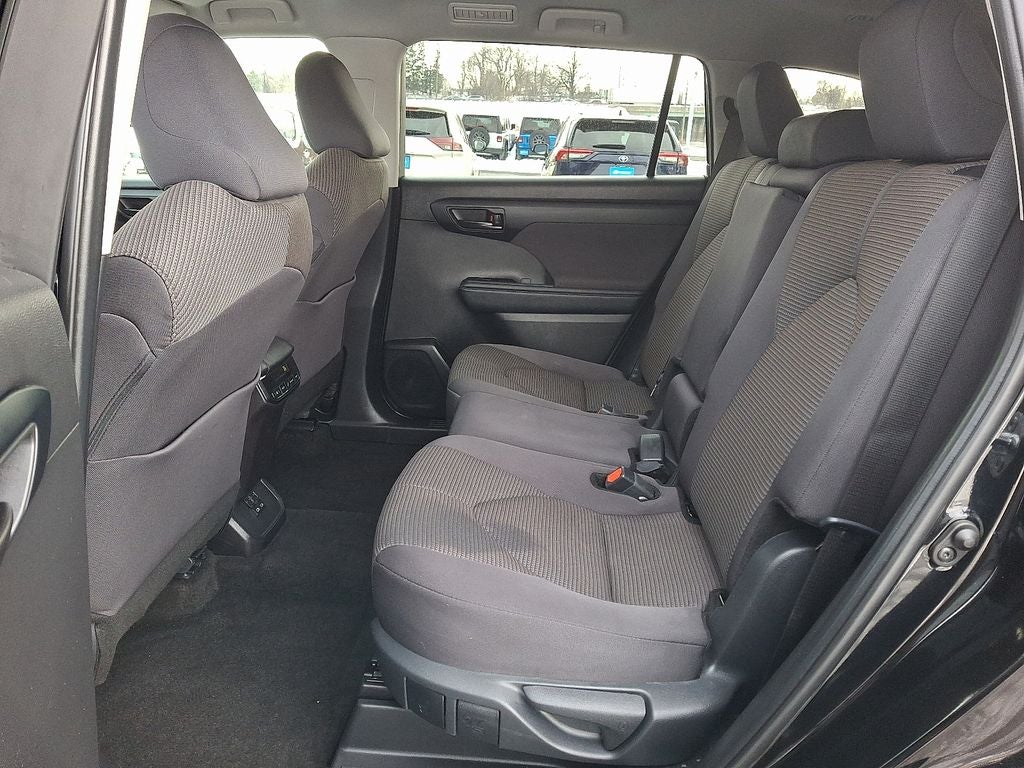 2024 Toyota Highlander LE