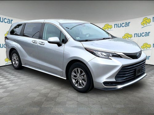2021 Toyota Sienna LE 8 Passenger