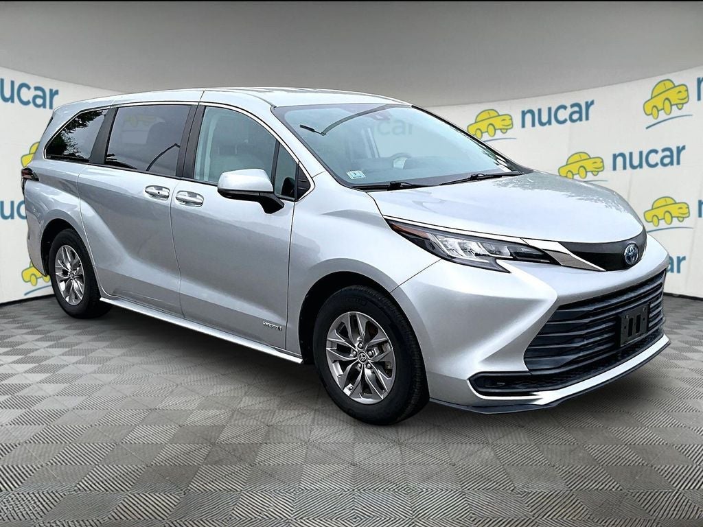 2021 Toyota Sienna LE 8 Passenger