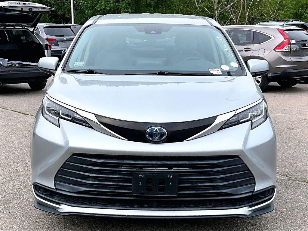 2021 Toyota Sienna LE 8 Passenger