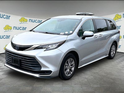2021 Toyota Sienna LE 8 Passenger