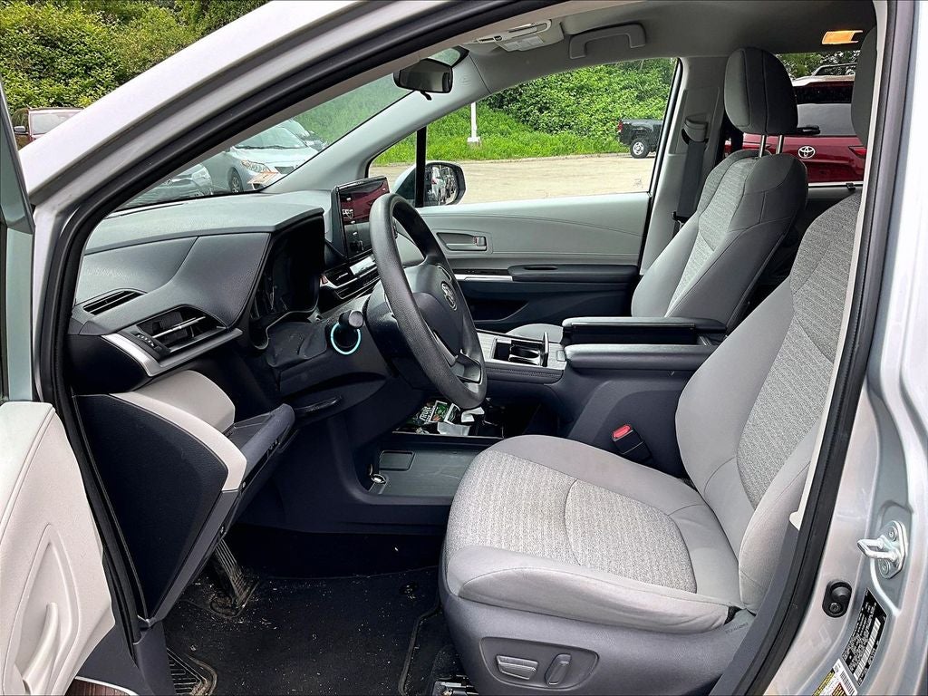 2021 Toyota Sienna LE 8 Passenger