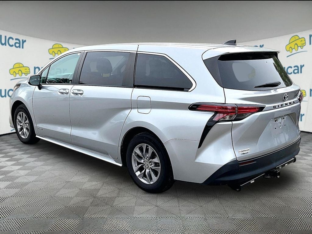 2021 Toyota Sienna LE 8 Passenger
