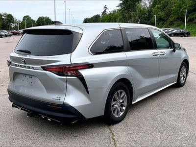 2021 Toyota Sienna LE 8 Passenger