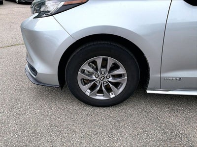 2021 Toyota Sienna LE 8 Passenger