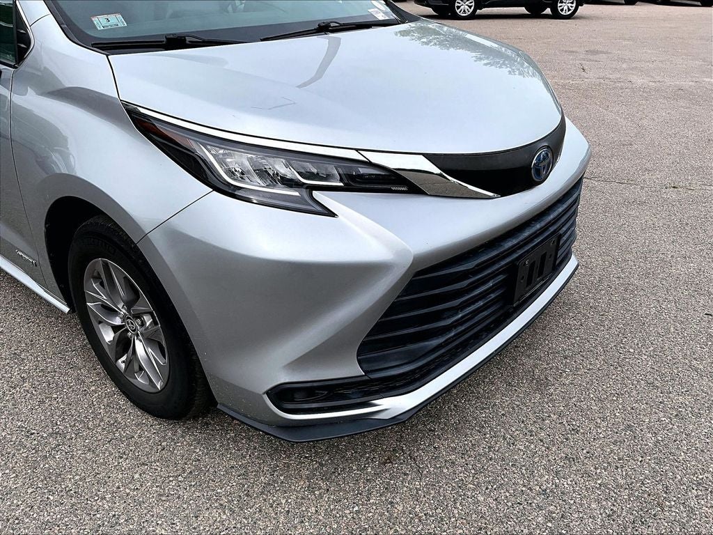 2021 Toyota Sienna LE 8 Passenger