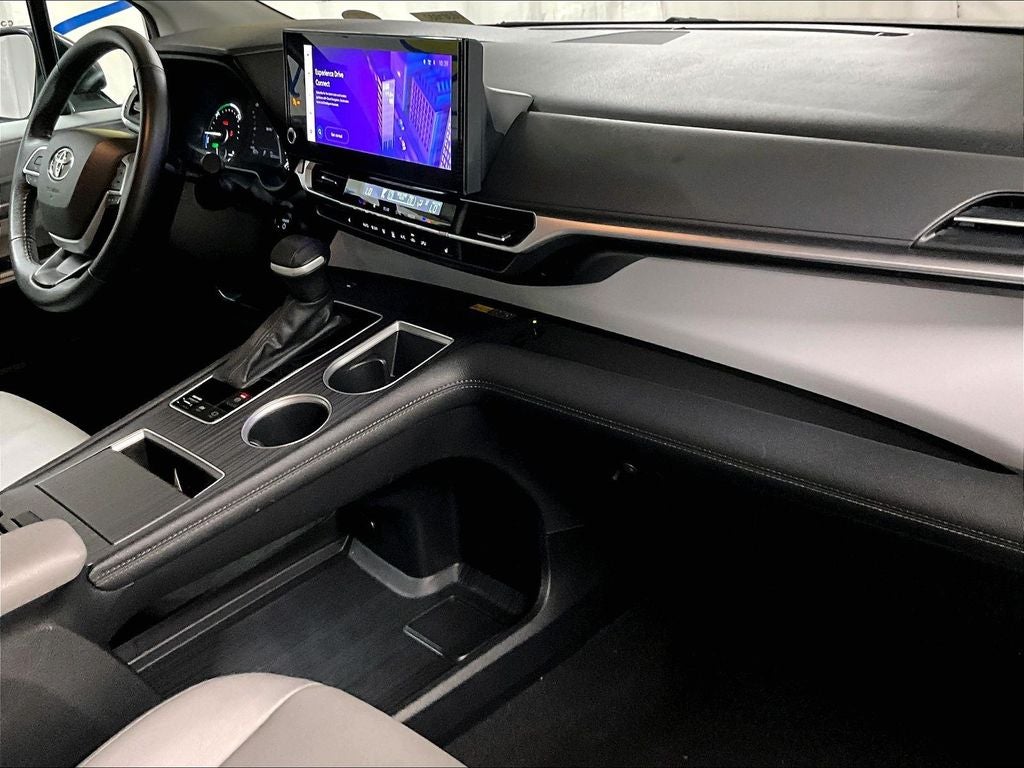 2025 Toyota Sienna XLE 8 Passenger