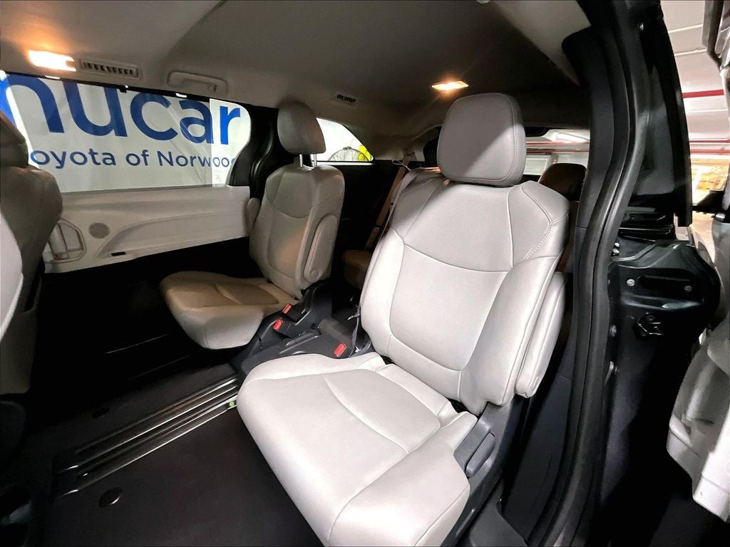 2025 Toyota Sienna XLE 8 Passenger