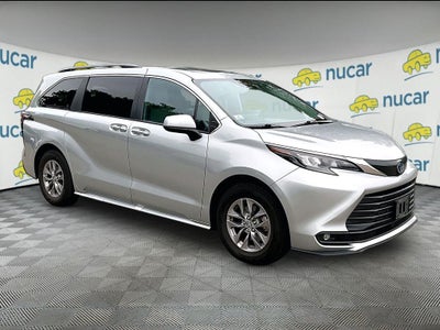 2025 Toyota Sienna XLE 8 Passenger
