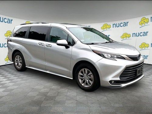 2025 Toyota Sienna XLE 8 Passenger
