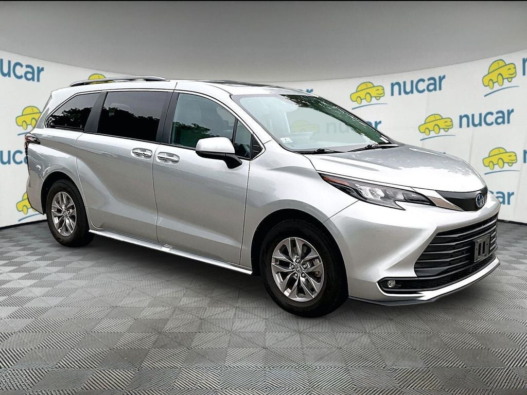 2025 Toyota Sienna XLE 8 Passenger