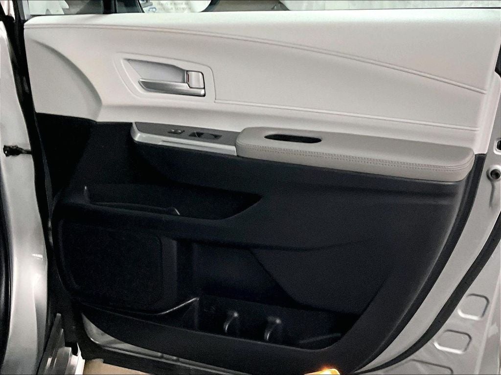 2025 Toyota Sienna XLE 8 Passenger