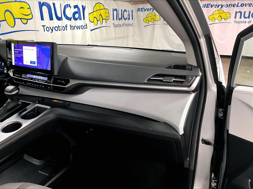 2025 Toyota Sienna XLE 8 Passenger
