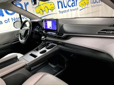 2025 Toyota Sienna XLE 8 Passenger