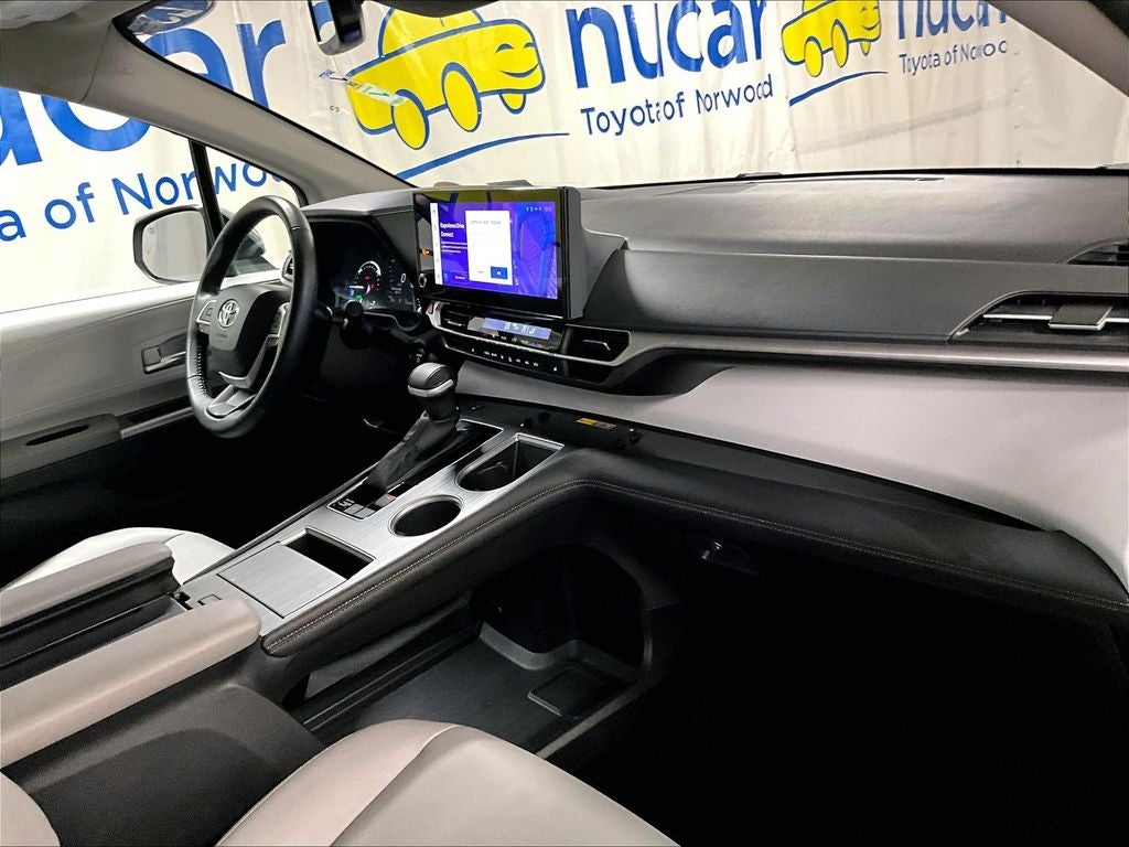 2025 Toyota Sienna XLE 8 Passenger