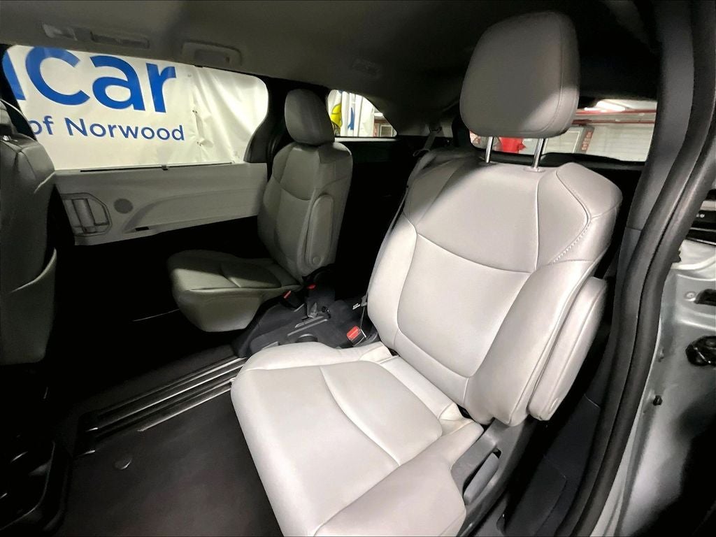 2025 Toyota Sienna XLE 8 Passenger