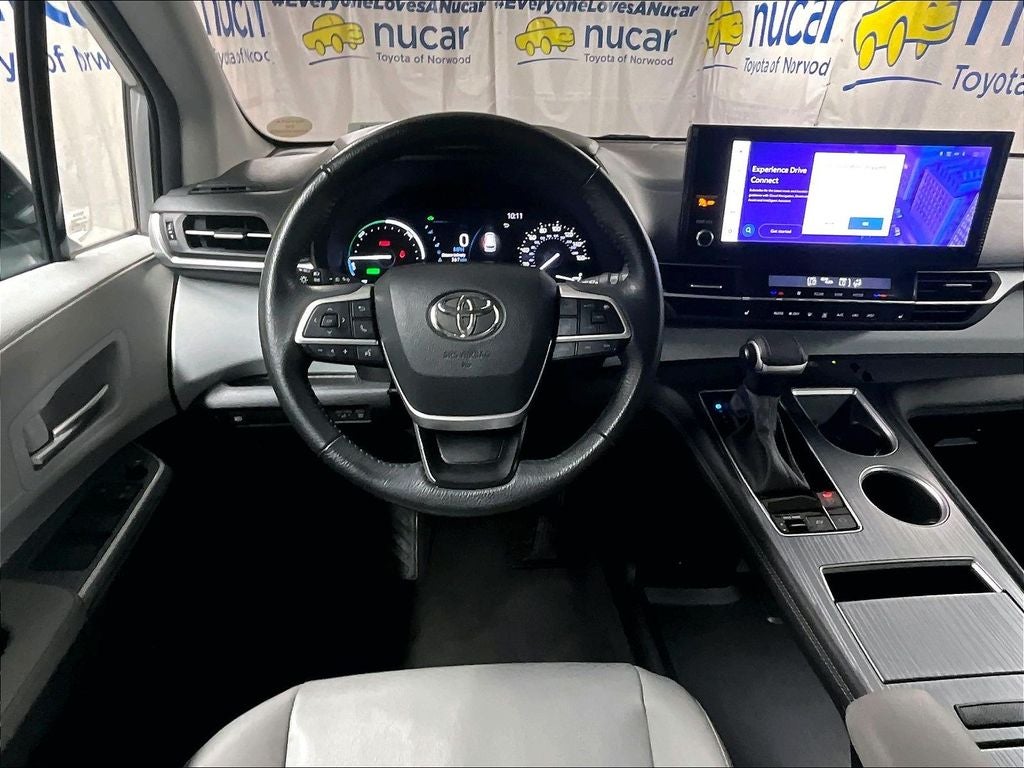 2025 Toyota Sienna XLE 8 Passenger