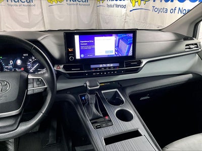 2025 Toyota Sienna XLE 8 Passenger