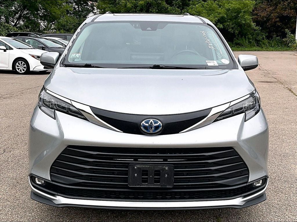 2025 Toyota Sienna XLE 8 Passenger