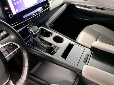 2025 Toyota Sienna XLE 8 Passenger