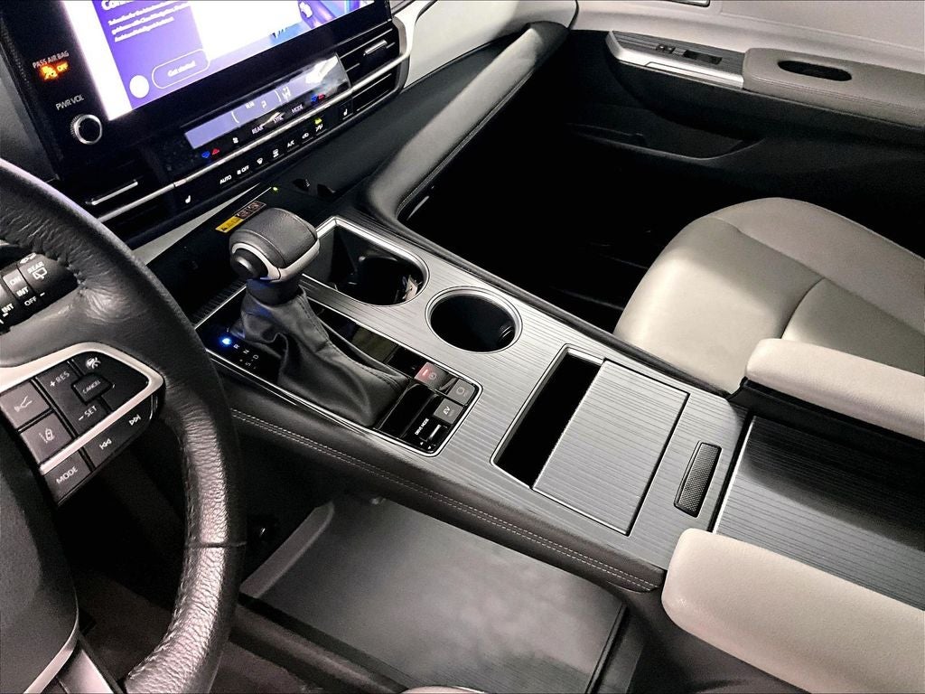2025 Toyota Sienna XLE 8 Passenger