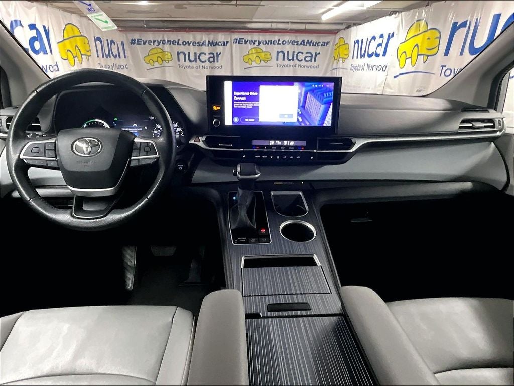 2025 Toyota Sienna XLE 8 Passenger