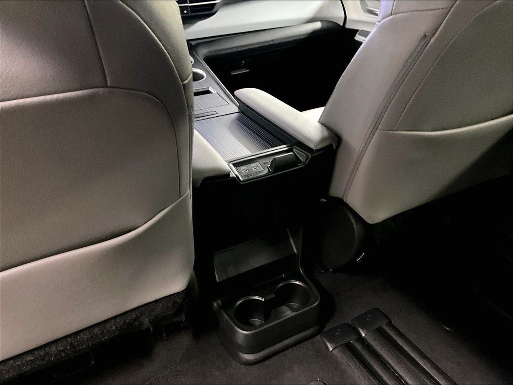 2025 Toyota Sienna XLE 8 Passenger