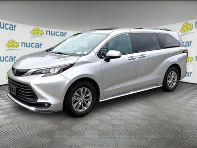 2025 Toyota Sienna XLE 8 Passenger