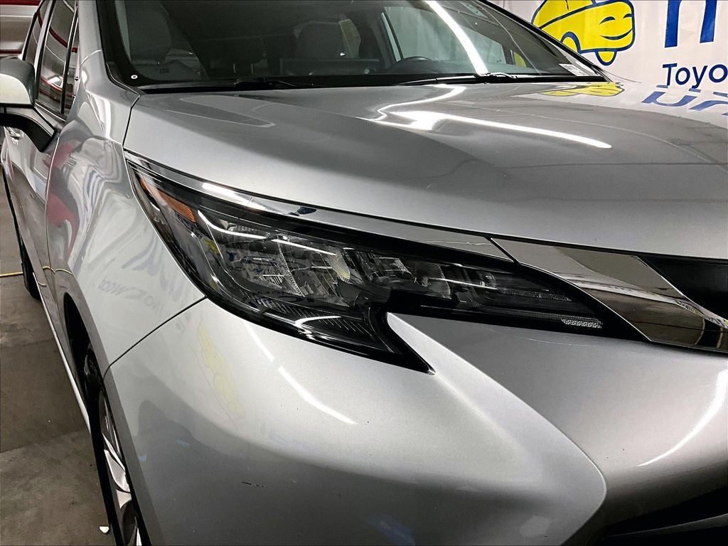 2025 Toyota Sienna XLE 8 Passenger
