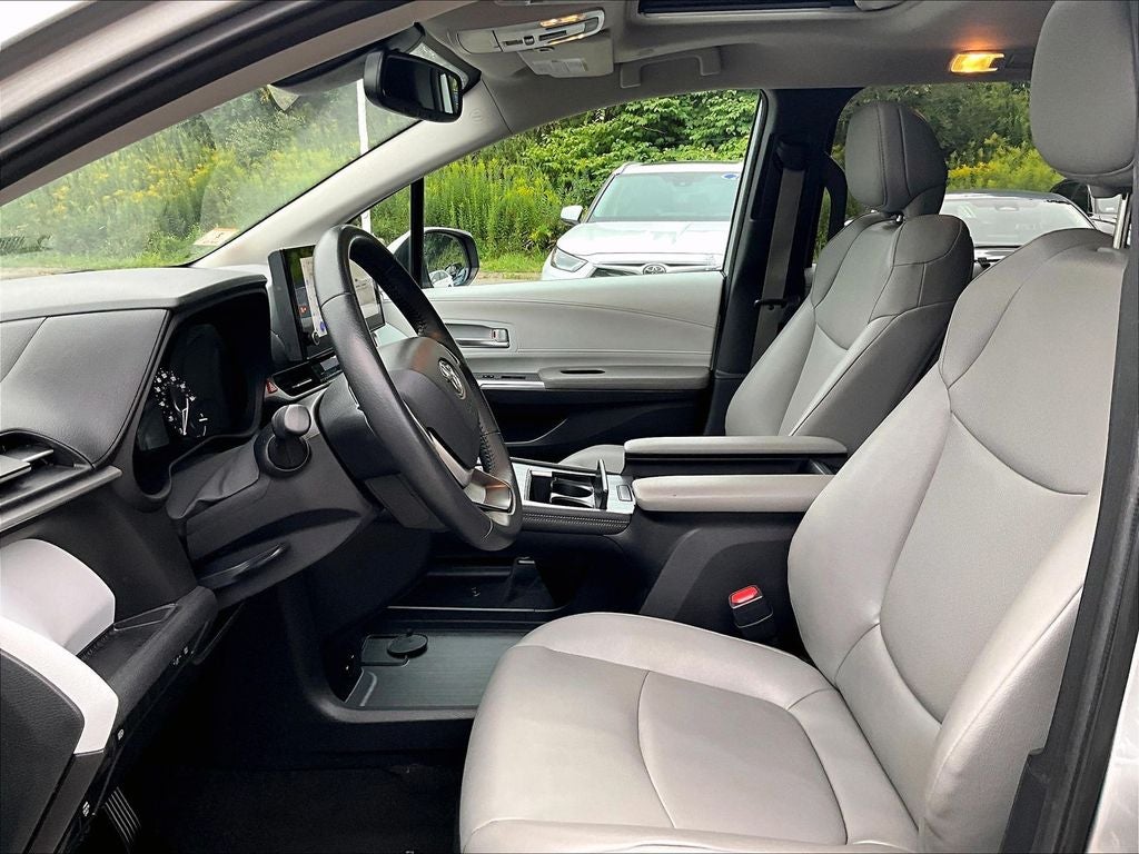 2025 Toyota Sienna XLE 8 Passenger