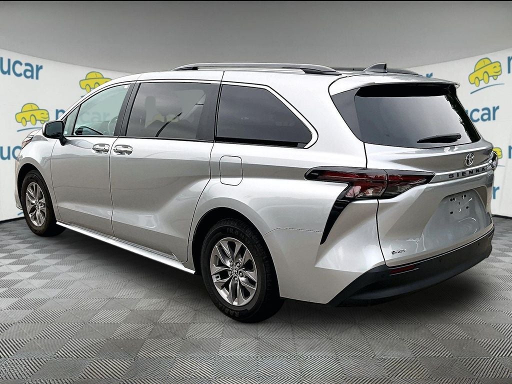 2025 Toyota Sienna XLE 8 Passenger