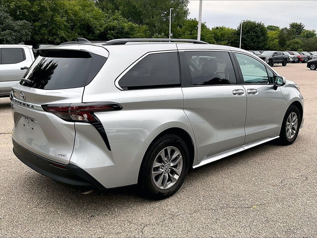 2025 Toyota Sienna XLE 8 Passenger