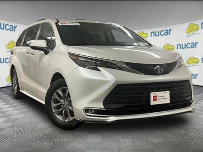 2024 Toyota Sienna XLE 8 Passenger