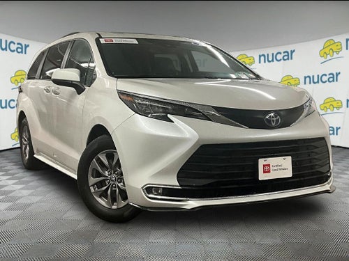2024 Toyota Sienna XLE 8 Passenger
