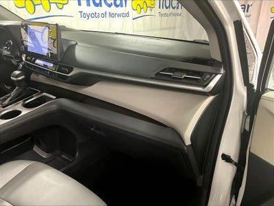 2024 Toyota Sienna XLE 8 Passenger