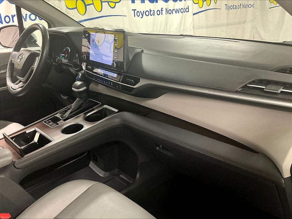 2024 Toyota Sienna XLE 8 Passenger