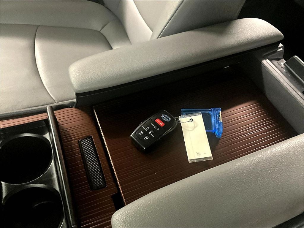 2024 Toyota Sienna XLE 8 Passenger