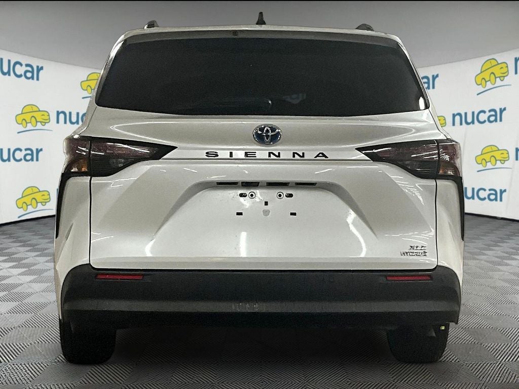 2024 Toyota Sienna XLE 8 Passenger