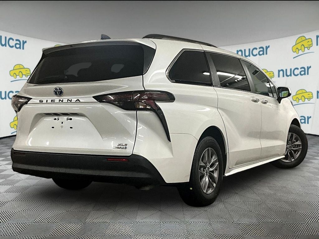 2024 Toyota Sienna XLE 8 Passenger