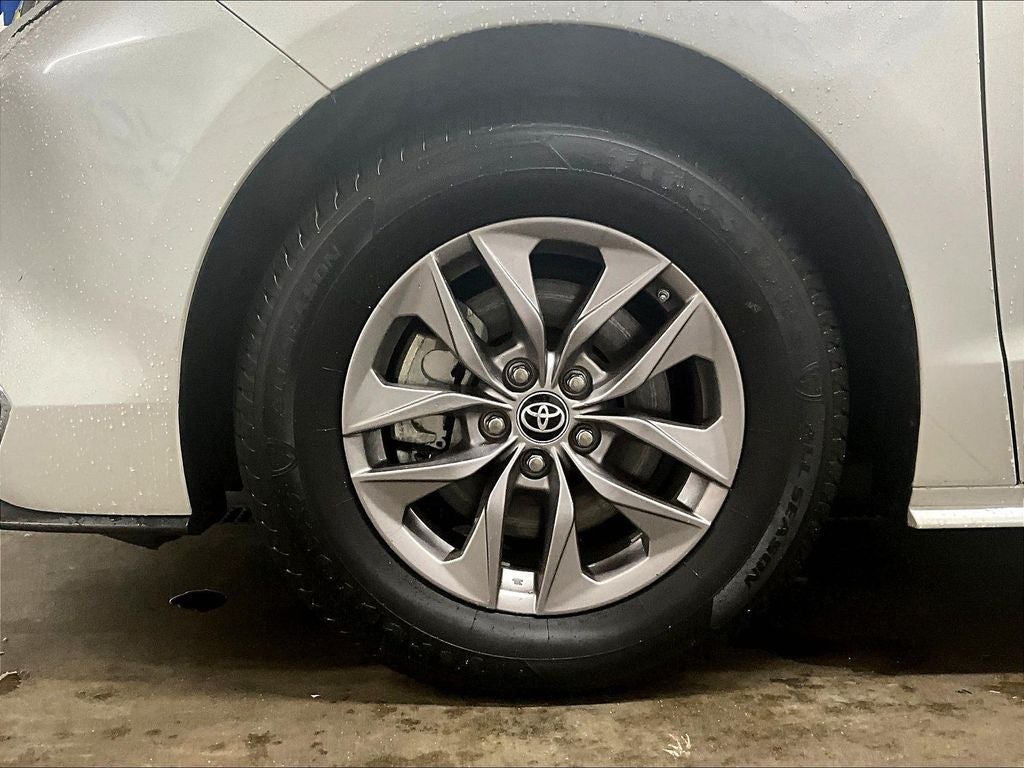 2024 Toyota Sienna XLE 8 Passenger
