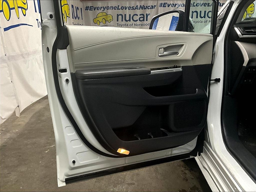 2024 Toyota Sienna XLE 8 Passenger
