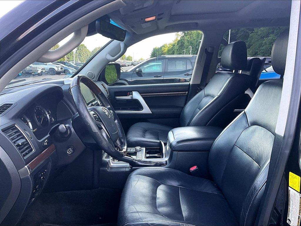 2016 Toyota Land Cruiser Base
